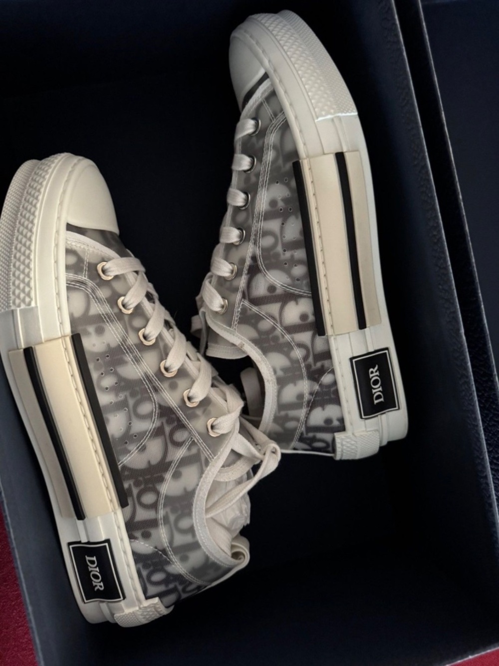 Dior B23 Low Top sneakers in white and black - Picture 2 of 7